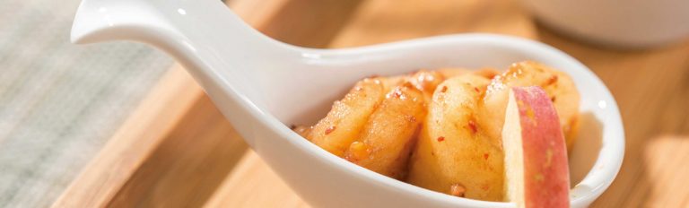 Apple and tamarind chutney