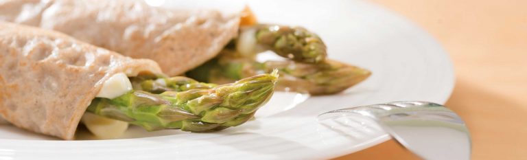Delicious asparagus wraps